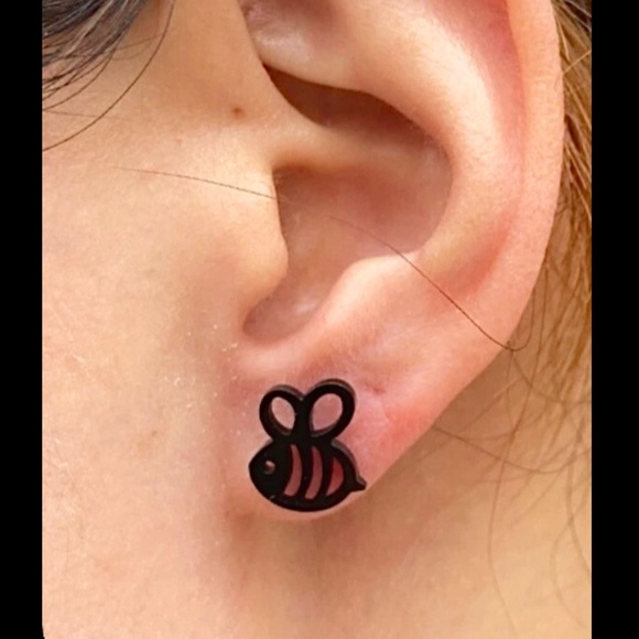 NEW Dainty Bumble Bee stud Earrings Black color - Boutique - Picture 4 of 5